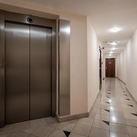 Urban Jungle Oasis King With Free Parking * Budapest