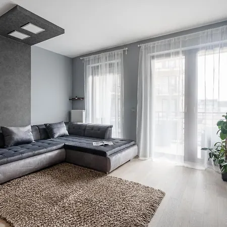 Urban Jungle Oasis King With Free Parking *