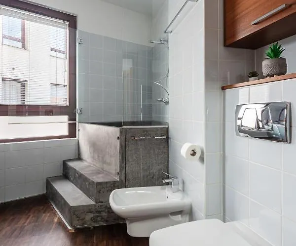 Urban Jungle Oasis King With Free Parking * Budapest