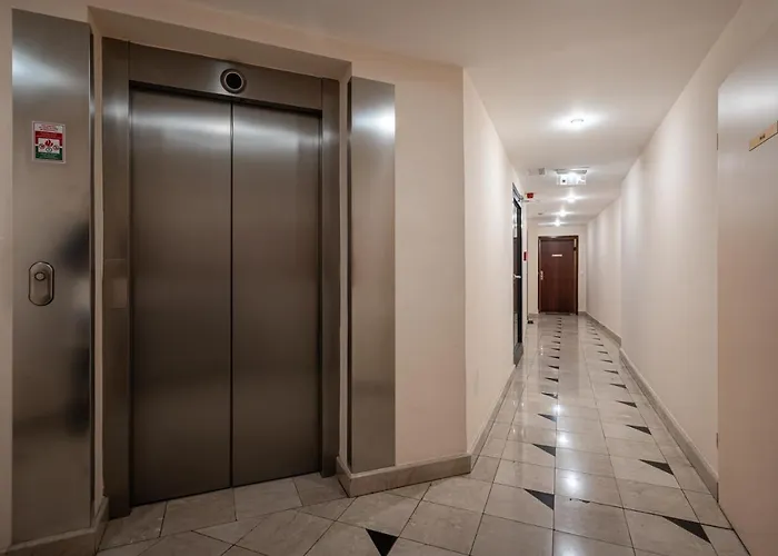Urban Jungle Oasis King With Free Parking * Budapest