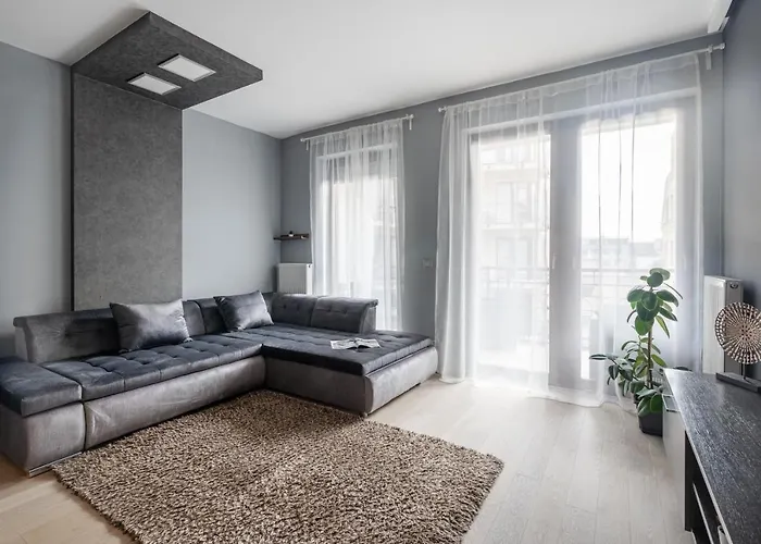 Urban Jungle Oasis King With Free Parking *