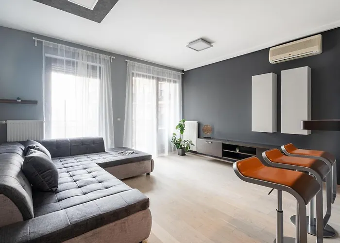 Urban Jungle Oasis King With Free Parking Appartamento Budapest